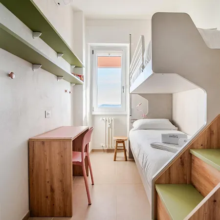 Vista Panoramica Sul Maggiore Con Deposito Bici Belgirate