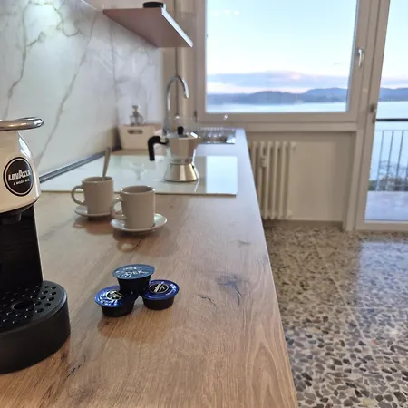 Vista Panoramica Sul Maggiore Con Deposito Bici