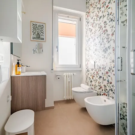 Vista Panoramica Sul Maggiore Con Deposito Bici