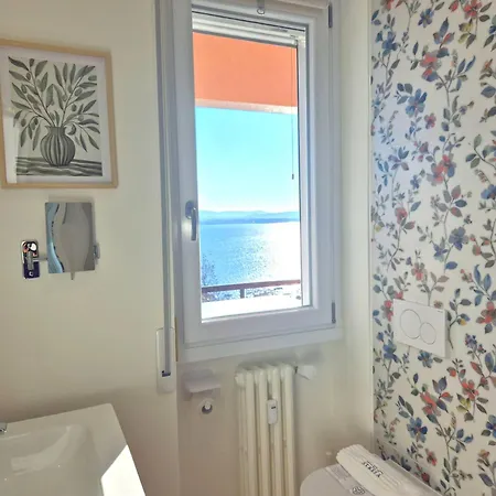 Vista Panoramica Sul Maggiore Con Deposito Bici Apartment