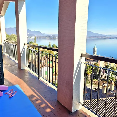 Vista Panoramica Sul Maggiore Con Deposito Bici Apartment