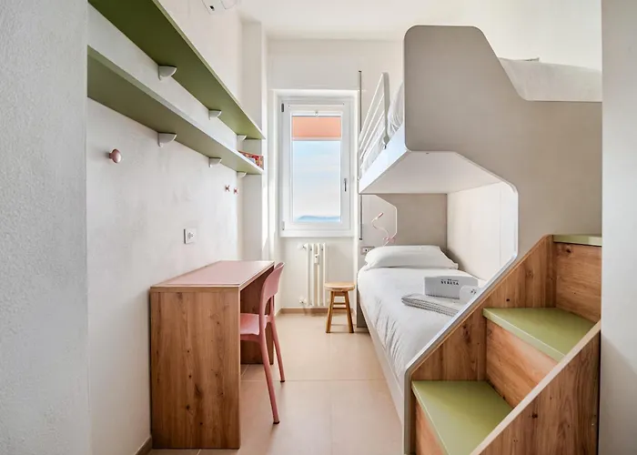 Vista Panoramica Sul Maggiore Con Deposito Bici Belgirate