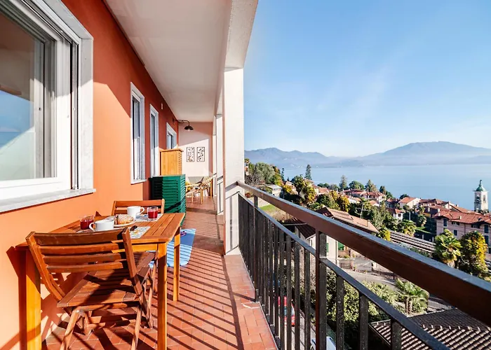 Vista Panoramica Sul Maggiore Con Deposito Bici * 벨지라테