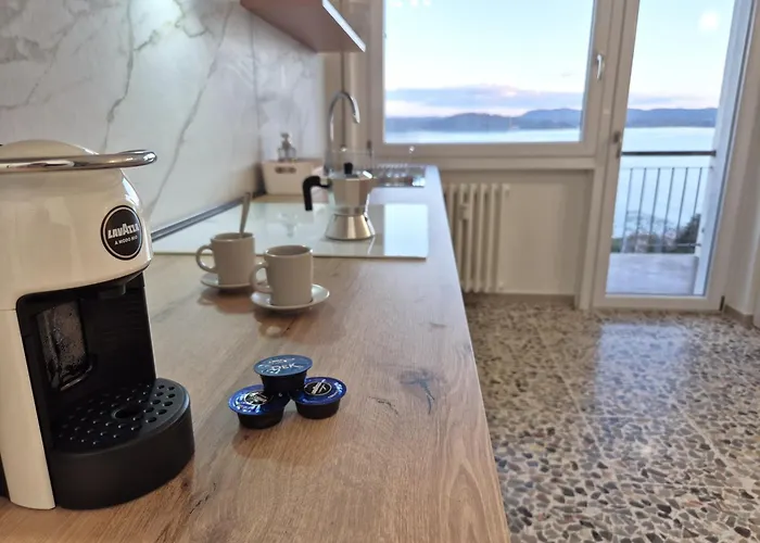 Vista Panoramica Sul Maggiore Con Deposito Bici