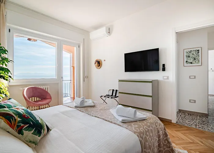 Vista Panoramica Sul Maggiore Con Deposito Bici * 벨지라테