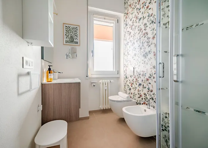 Vista Panoramica Sul Maggiore Con Deposito Bici