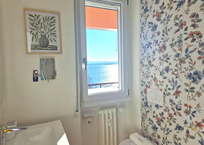 Vista Panoramica Sul Maggiore Con Deposito Bici Apartamento