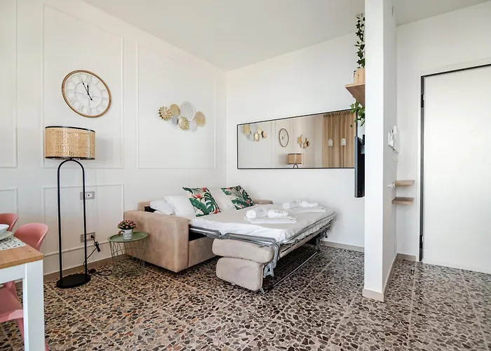 Vista Panoramica Sul Maggiore Con Deposito Bici