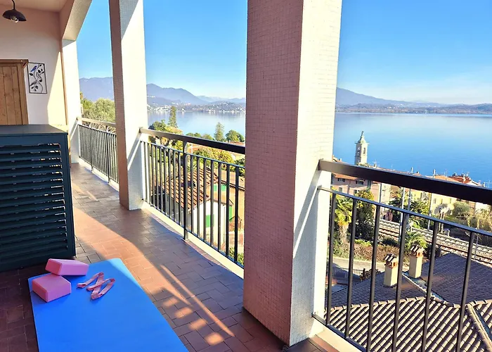 Vista Panoramica Sul Maggiore Con Deposito Bici 아파트